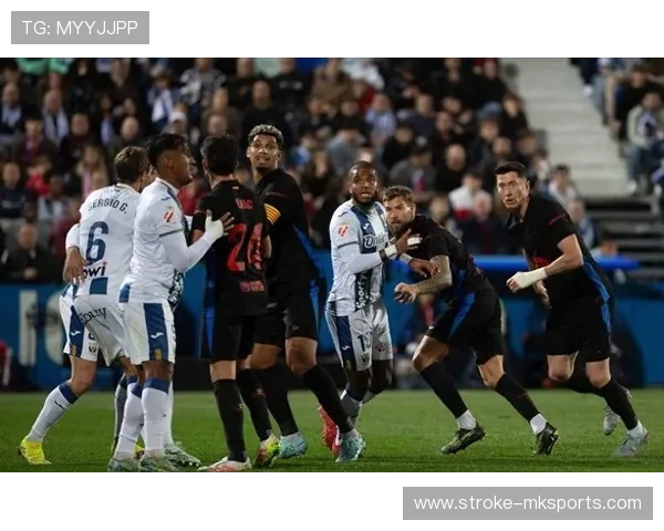 伊尼戈·马丁内斯重返巴萨首发阵容，展现稳定表现引关注