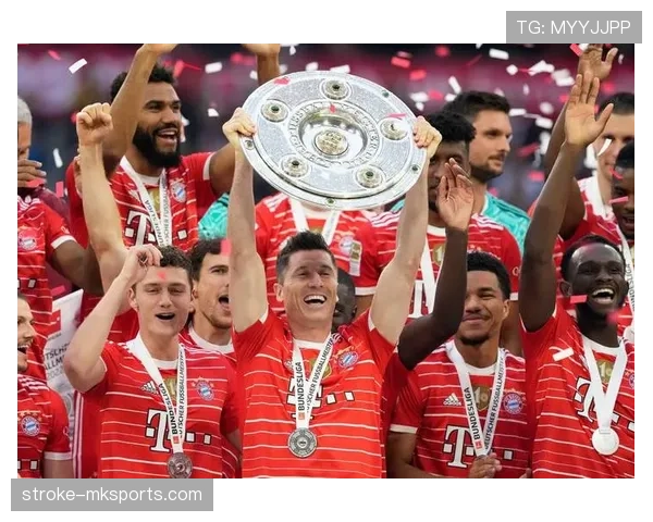 戴维斯德甲闪耀助球队逆转取胜，状态火热提升争冠竞争力