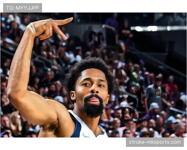 维金斯无球切入效率提升，拉开勇士侧翼进攻空间